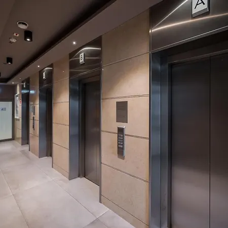 Platinum Tower Skyline By Bookinghost * Varsovie