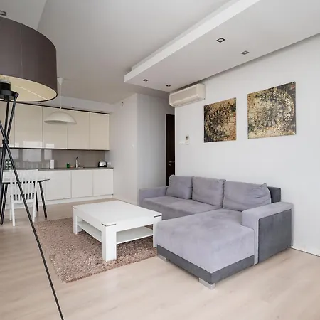 Platinum Tower Skyline By Bookinghost * Varšava