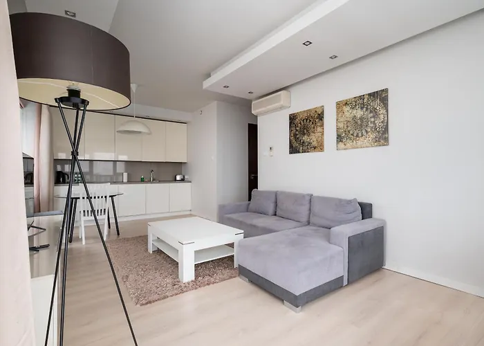 Platinum Tower Skyline By Bookinghost * Varsovie